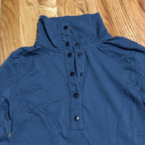 Athleta Flurry Henley Top Seamless Blue Button Athleisure Running Workout Small - Picture 4 of 5